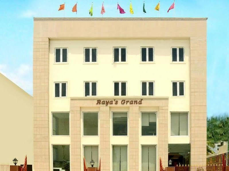 Raya'S Grand Hotel Kumbakonam Exterior photo